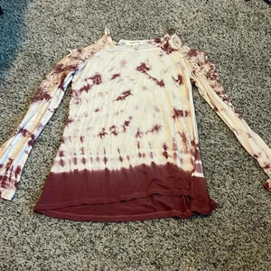 Open shoulder shirt with crochet size small